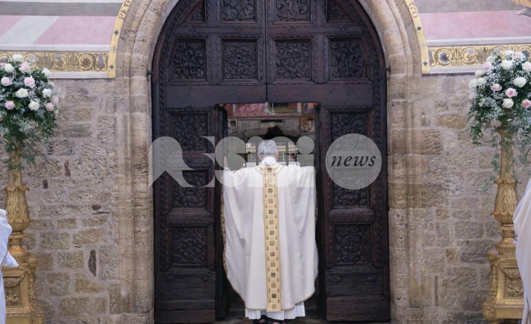 Al Perdono di Assisi 2026 aperta la porta della misericordia: le foto più belle della giornata