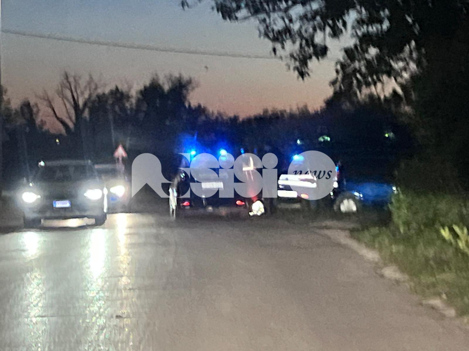Tampona un'auto e poi aggredisce l'altro conducente e minaccia di morte e tenta di aggredire i poliziotti: arrestato 39enne