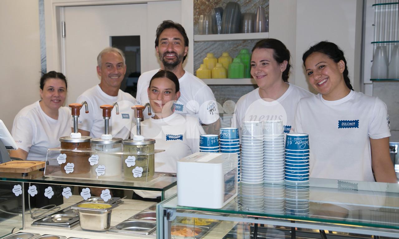 Grande festa a Passaggio di Bettona per l’inaugurazione della nuova Dulcinea Gelateria (foto)