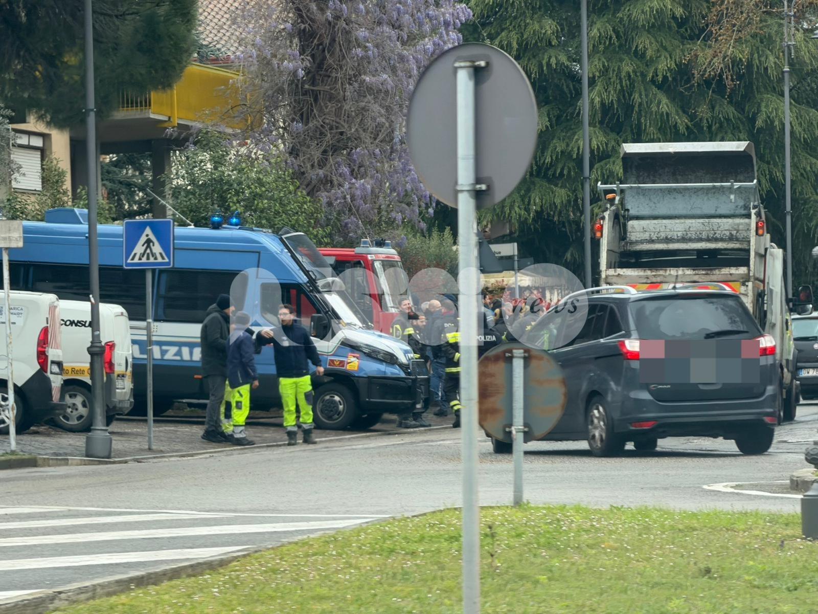 Maxi intervento delle forze dell'ordine a Santa Maria degli Angeli: eseguita una sentenza del tribunale (foto)