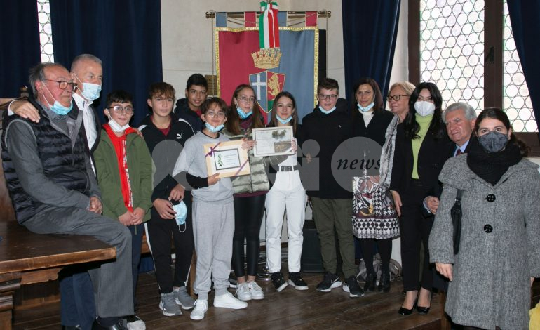 Premio Federico Falchetti 2021, i vincitori premiati in Comune (foto)
