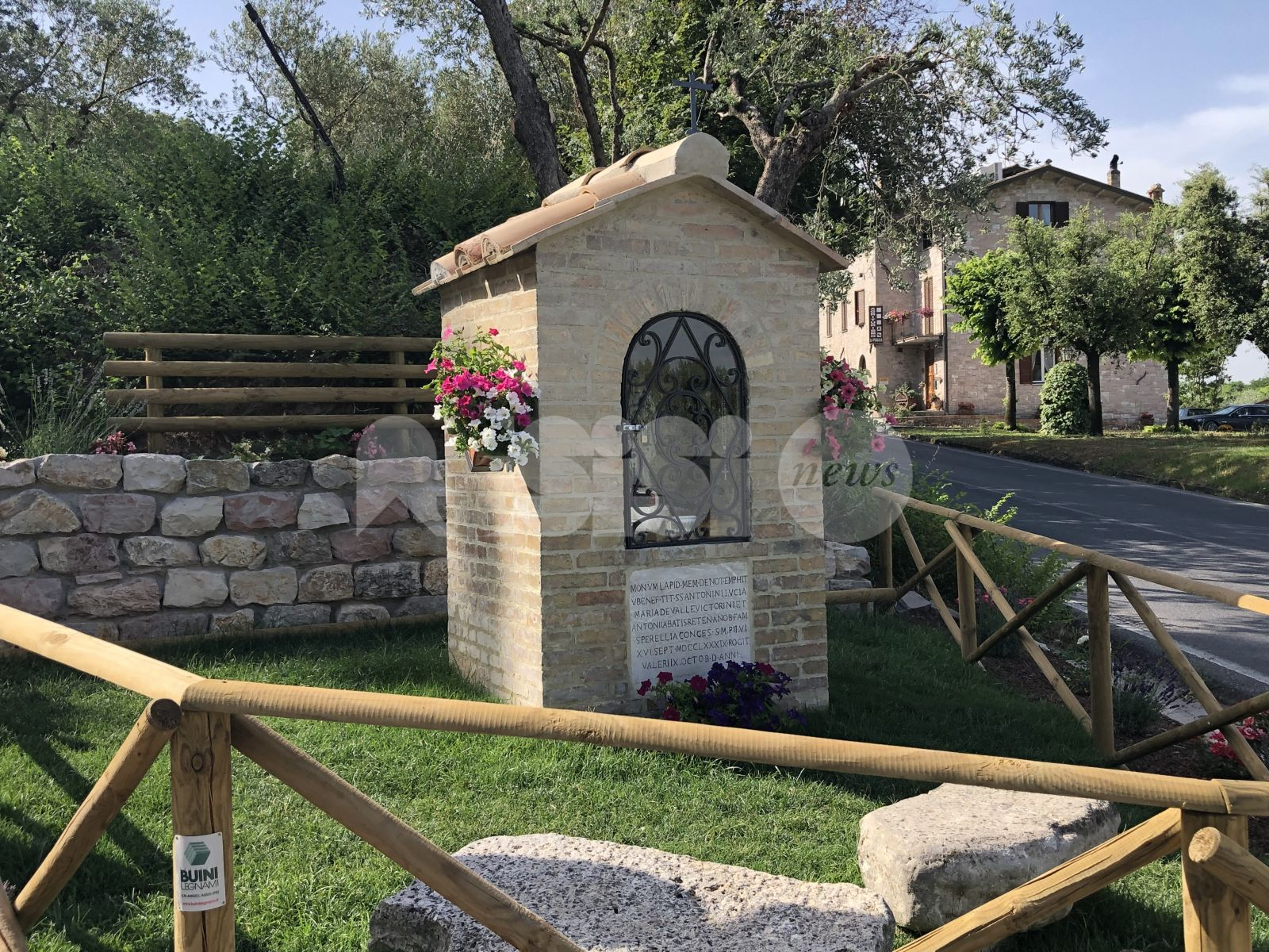 Madonnina di Ponte San Vittorino, restaurata l'edicola che torna a splendere (foto)