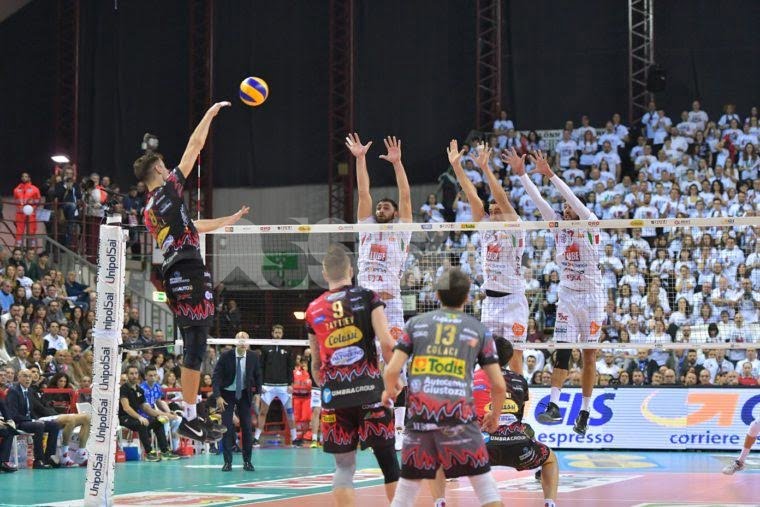 Volley, Sir Conad Perugia: buona la prima in finale scudetto, 3-1 alla Lube