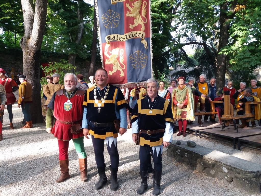 I Balestrieri di Assisi si fanno onore a Sansepolcro: Collare d'oro per Luciano Simonelli