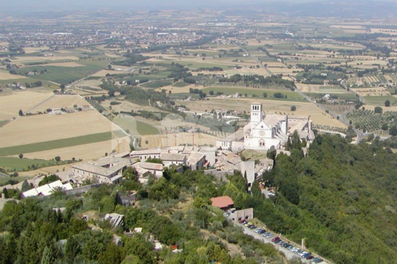Kit del Pellegrino, M5S Assisi non molla: "Vicenda tutta da chiarire: e se qualcuno ha già pagato?"