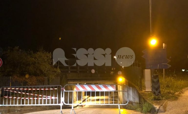 Forte pioggia, chiuso il sottopassaggio in via San Bernardino da Siena