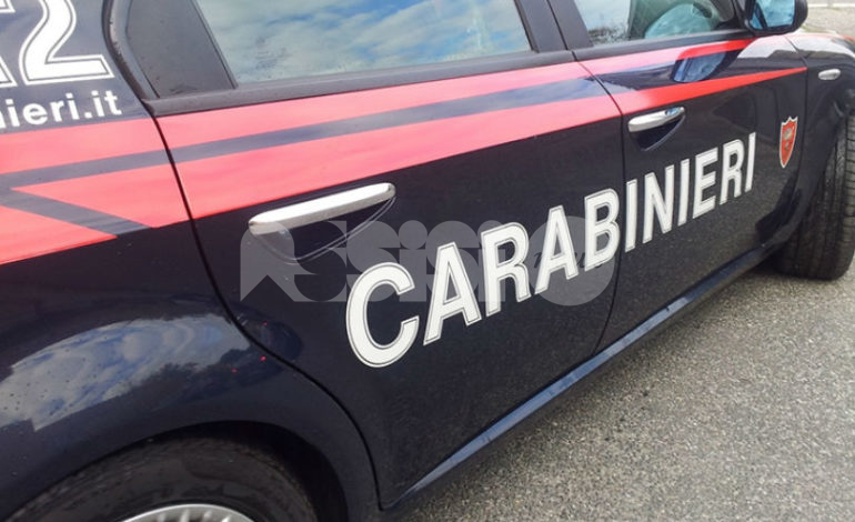 Guida con patente revocata e false generalità, 44enne nei guai