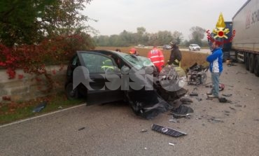 Frontale auto-camion nella zona di Petrignano, 30enne ricoverato a Perugia