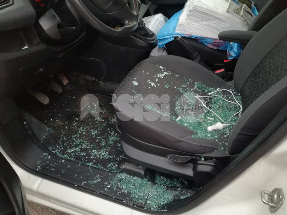 Ladri a Bastia Umbra, una ventina di auto danneggiate in una notte