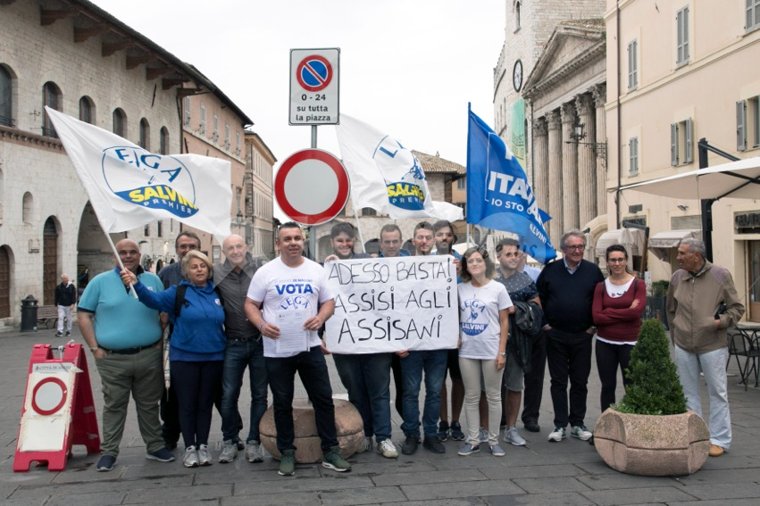 Piazza del Comune chiusa, la Lega: "Giunta sorda ai bisogni dei cittadini"