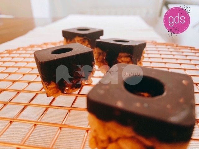 Semplice delizia con riso soffiato, Mars e cioccolato fondente: ingredienti, ricetta e preparazione