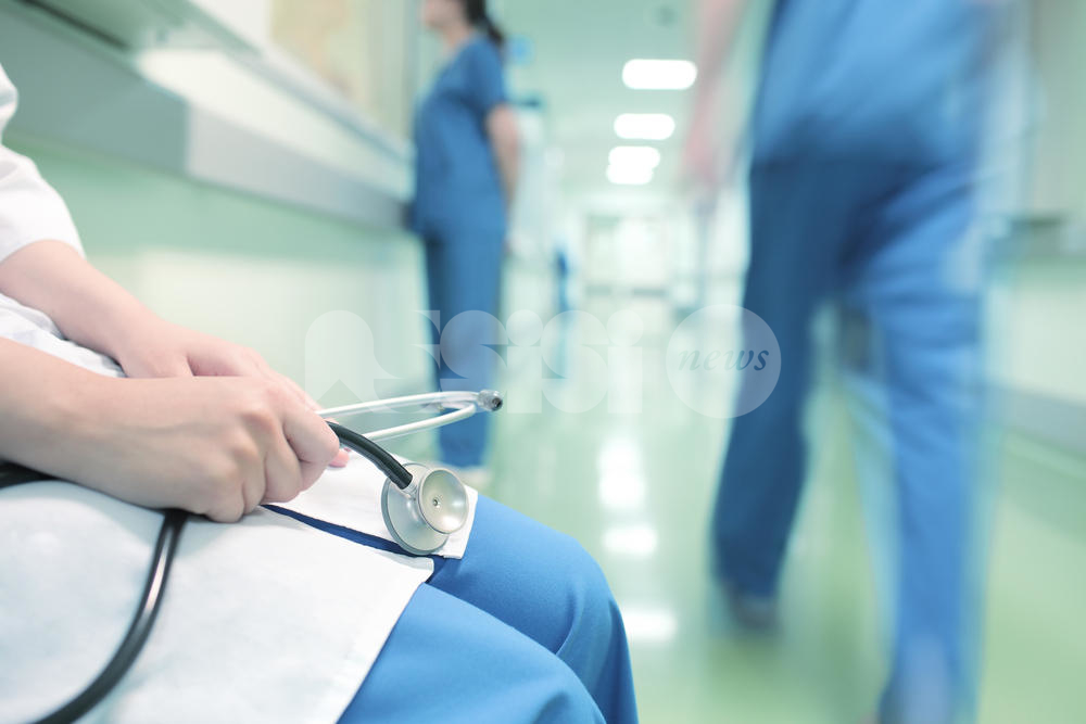 Il vescovo Sorrentino scrive al personale sanitario: "Siete i nostri eroi"
