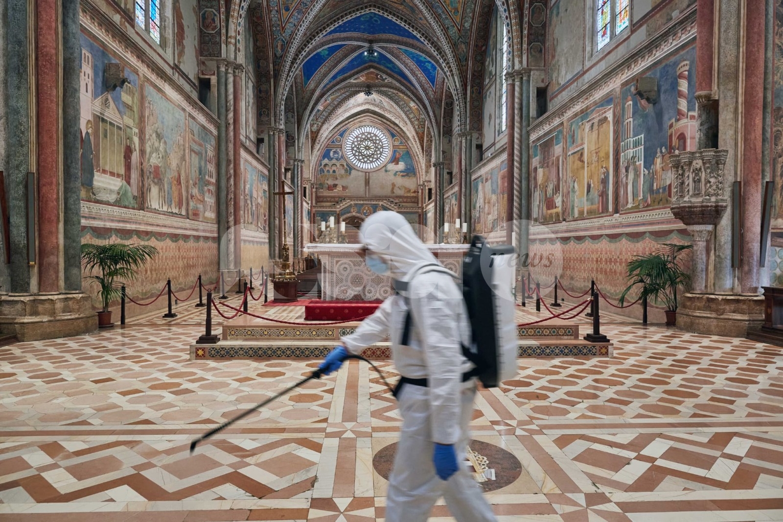 Basiliche e Tomba di San Francesco riaperte, ci sono gel e mascherine