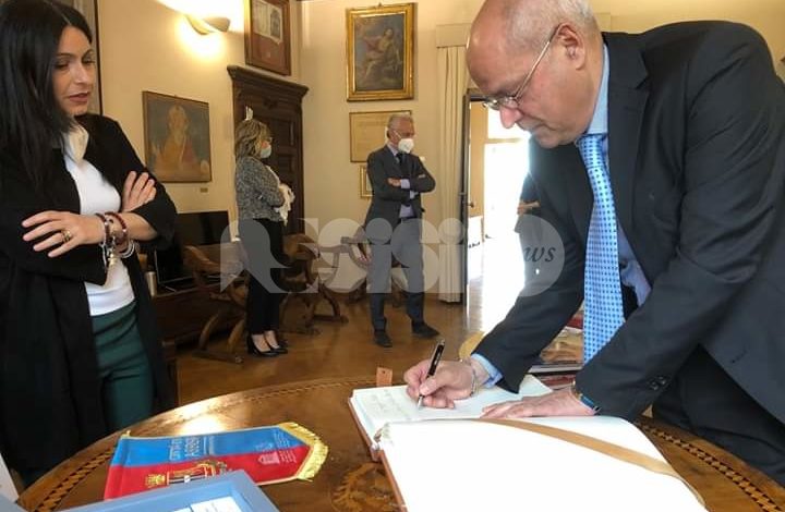 Il questore di Perugia Antonio Sbordone in visita ad Assisi (foto)