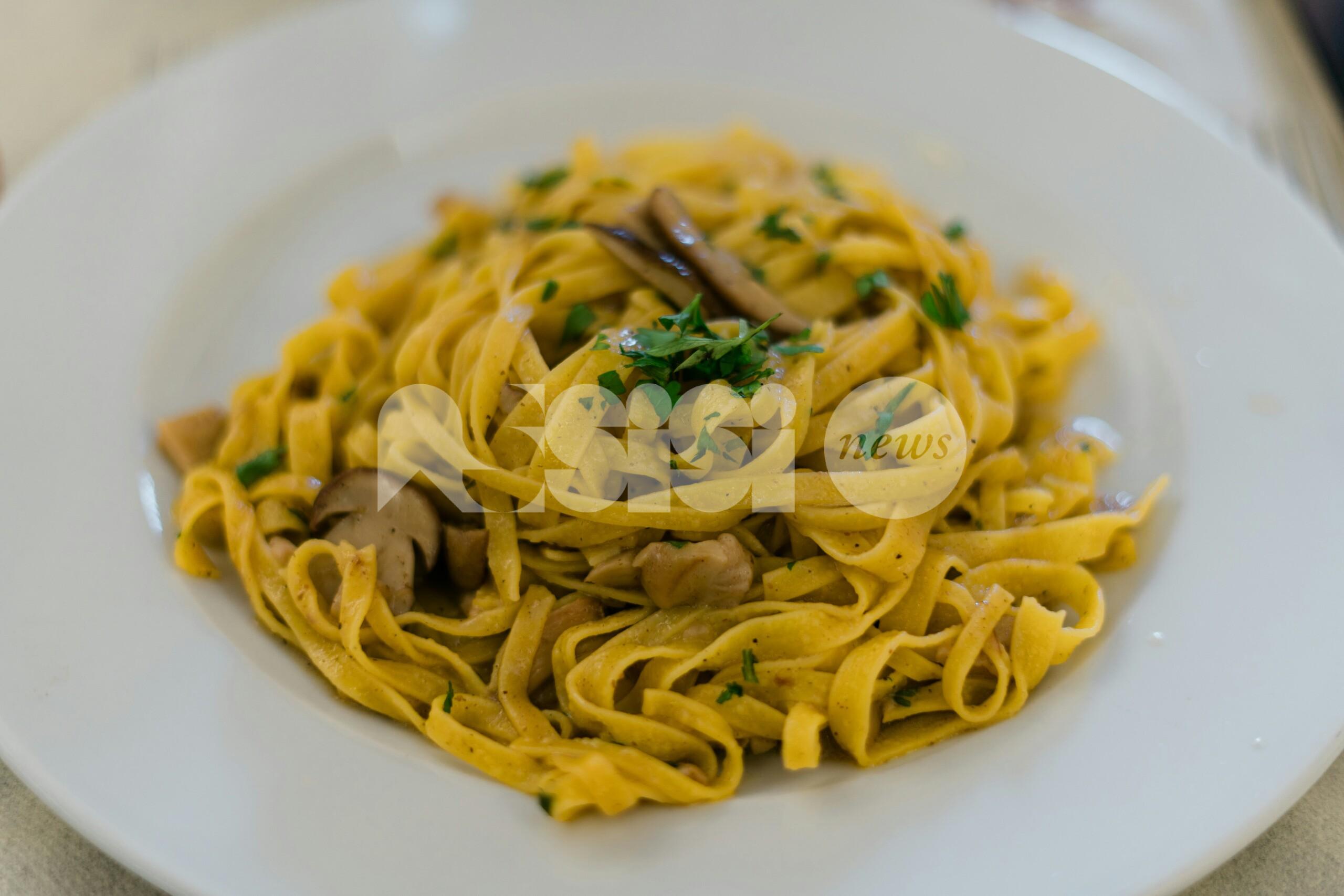 Tagliatelle ai funghi porcini, ricetta tradizionale e preparazione