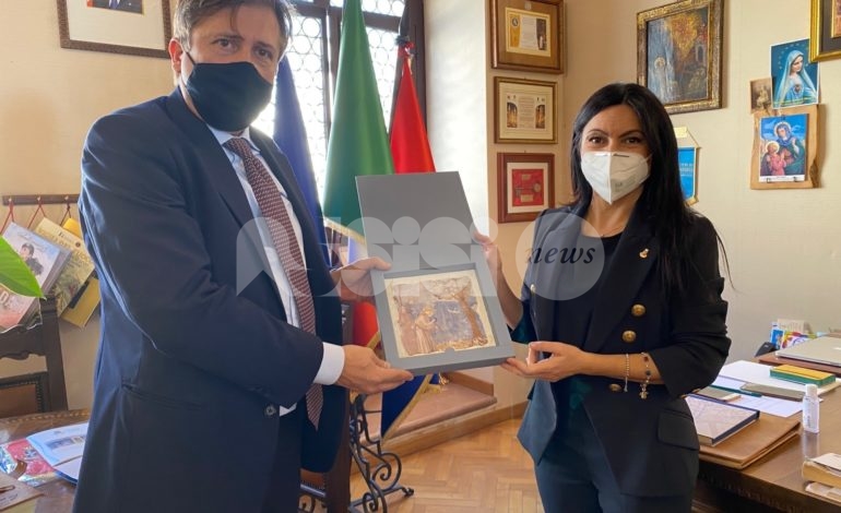 Il vice ministro Pierpaolo Sileri ad Assisi: ricevuto da sindaco e assessore