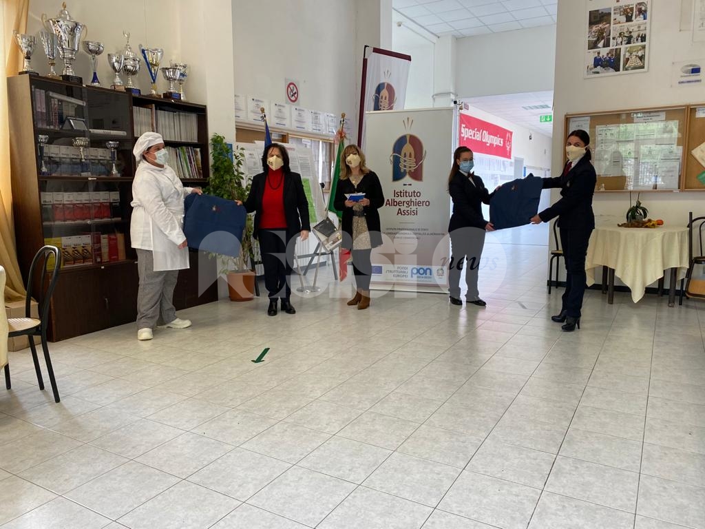 Istituto Alberghiero di Assisi, divise gratis per gli alunni del primo anno
