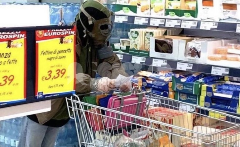 Spesa “strana” ad Assisi: è rilanciata in una pagina satirica via social