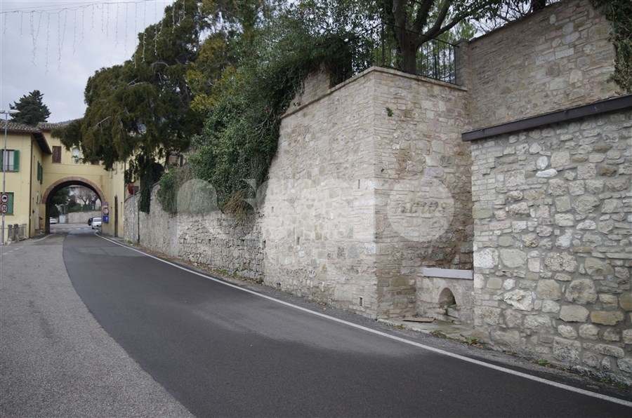 Piazza delle Viole, Pd e Assisi Domani: "Uniti per Assisi vota contro il suo emendamento"