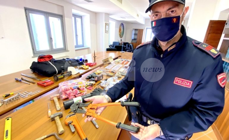 Tre furti in poche ore a Bastia, ladri incastrati: il grazie della giunta Lungarotti (video)
