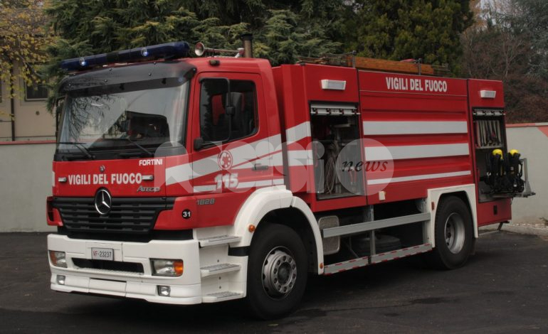 Trattore ribaltato a Bettona, pompieri e ambulanza sul posto