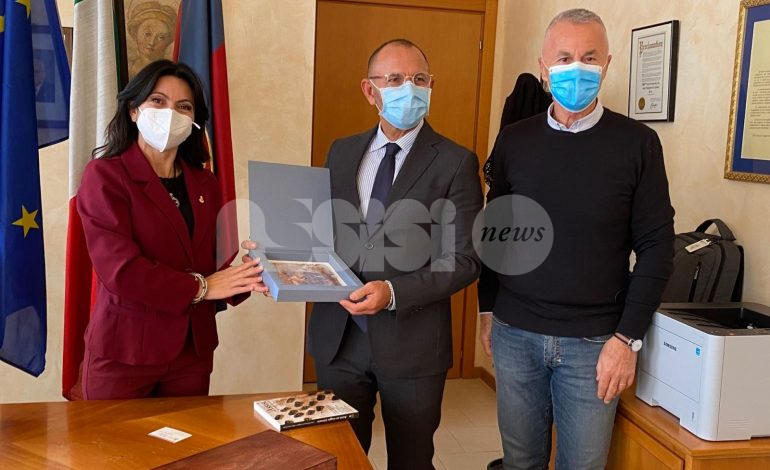 Il questore di Perugia Giuseppe Bellassai in visita ad Assisi (foto)