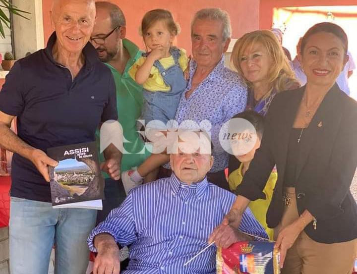 Gino Cirimbilli compie 100 anni, grande festa a Petrignano