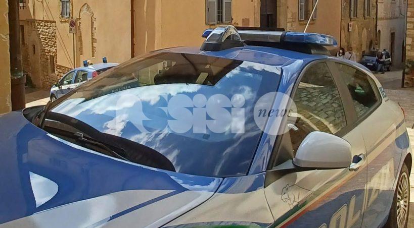 Con hashish e marijuana fuori da un locale a Bastia Umbra: scatta il daspo urbano per due giovani