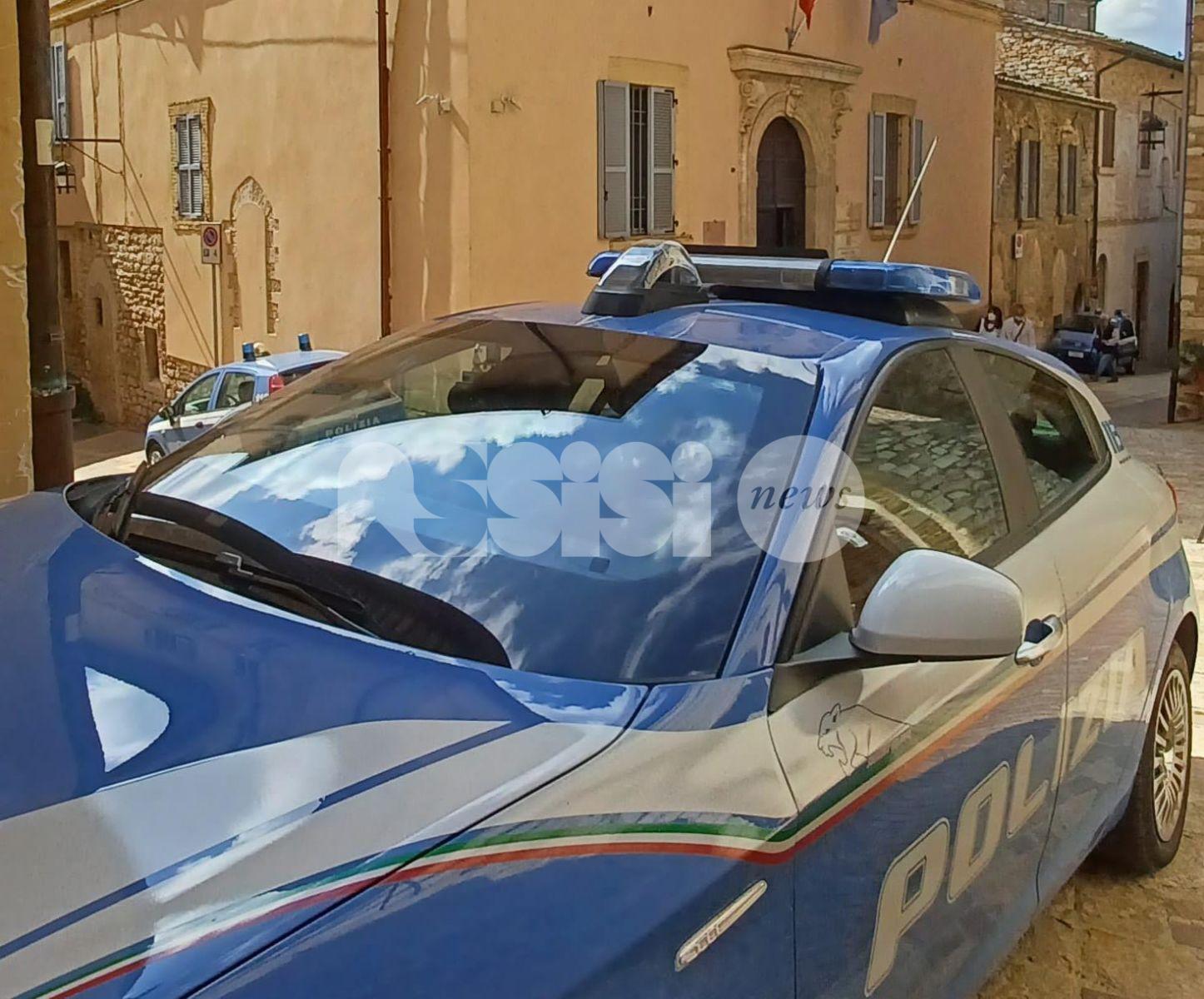 Con hashish e marijuana fuori da un locale a Bastia Umbra: scatta il daspo urbano per due giovani