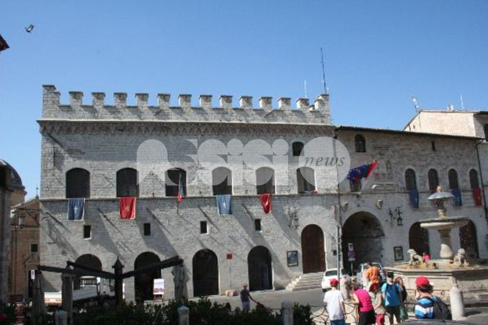 Civiche e Movimento 5 Stelle rispondono al Pd: "Toni inaccettabili, non si forzi il sindaco"