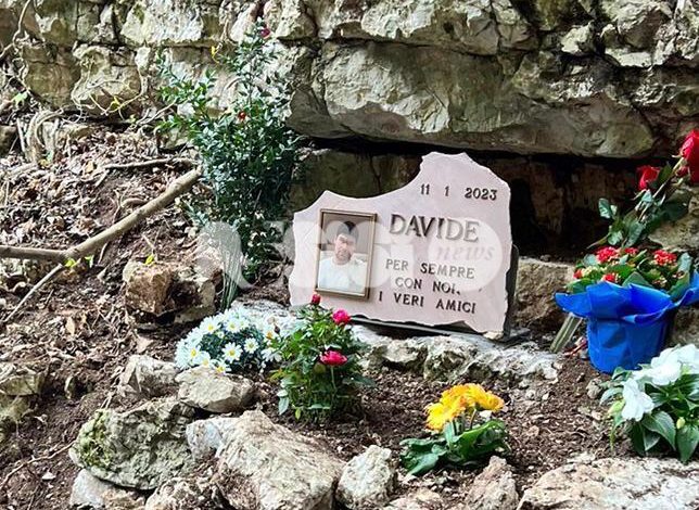 Davide Piampiano, una targa in memoria nei boschi del Subasio che amava (foto)