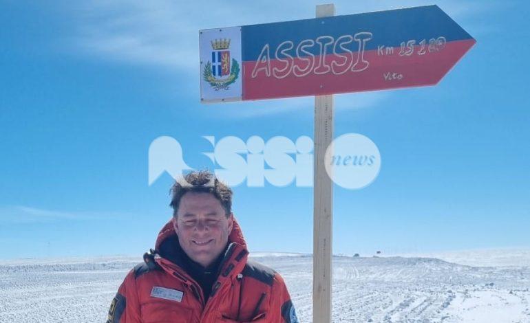 In Antartide spunta… un cartello di Assisi: l’omaggio di Vito Stanzione alla città