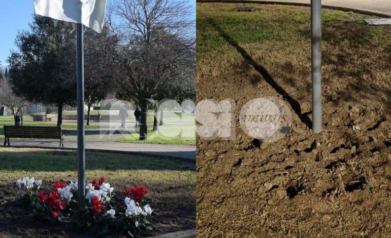 Vandalizzati i giardini Tina Anselmi, indagini in corso