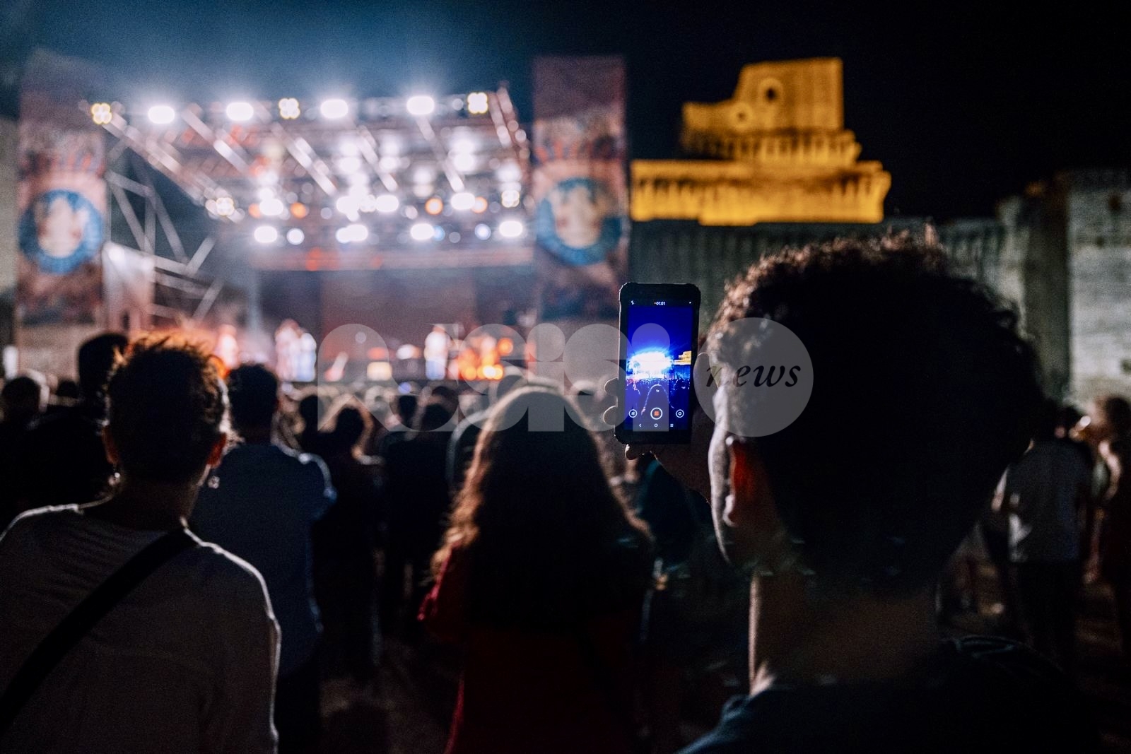 Assisi Estate 2025, alla Rocca Maggiore arrivano i concerti di Fabri Fibra e Joan Thiele
