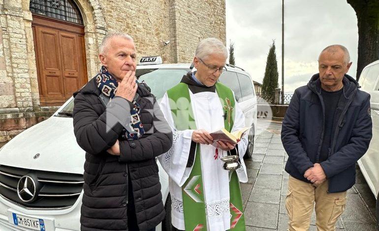 Taxi di Assisi benedetti a Santa Chiara, si rinnova la tradizione