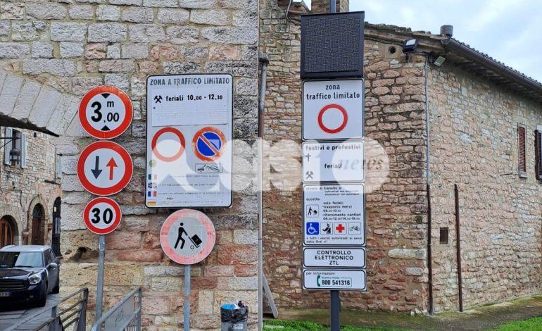 Varchi elettronici, Assisi al Centro: “Tempistiche sbagliate e troppe criticità: la giunta rifletta”