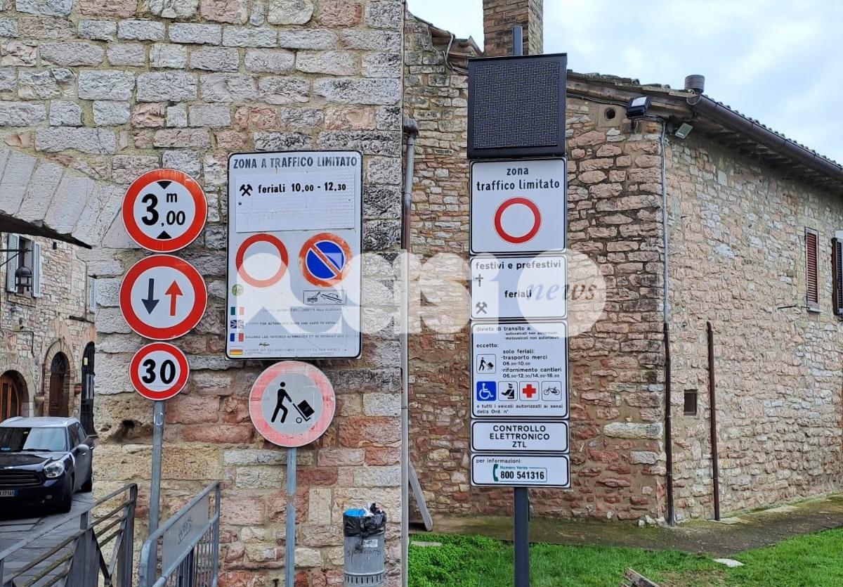 Varchi elettronici, Assisi al Centro: "Tempistiche sbagliate e troppe criticità: la giunta rifletta"