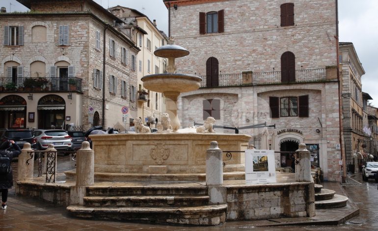 La Fontana dei Tre Leoni torna a splendere dopo il restauro: le foto