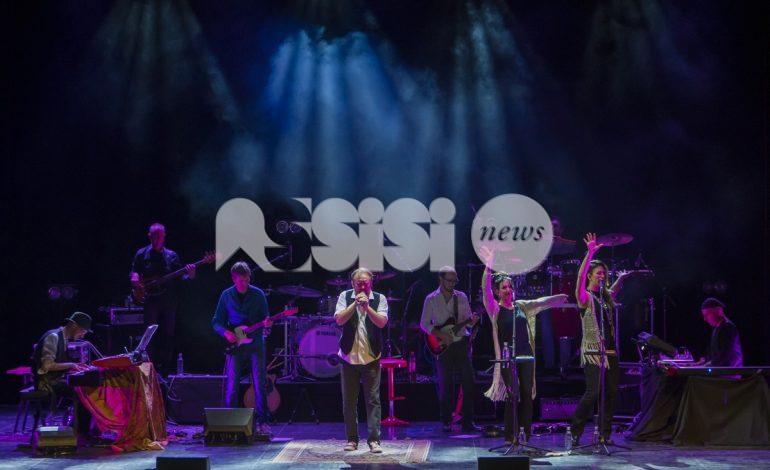 Canto libero, ad Assisi Tourné porta la magia di Mogol-Battisti