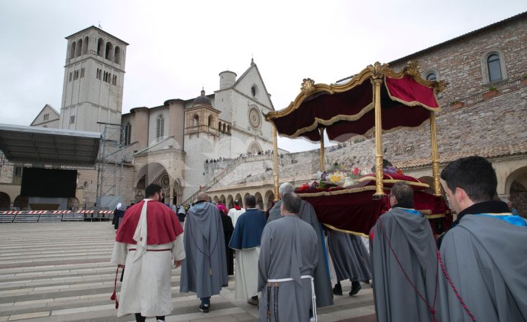 Settimana Santa di Pasqua ad Assisi 2025, le foto più belle e suggestive delle celebrazioni