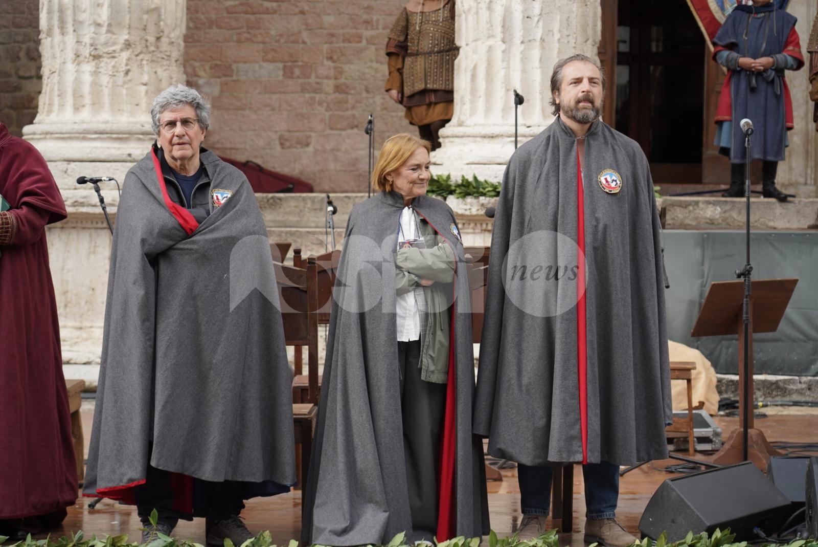 Calendimaggio 2025, inizia la Festa nonostante il maltempo: le foto e i video