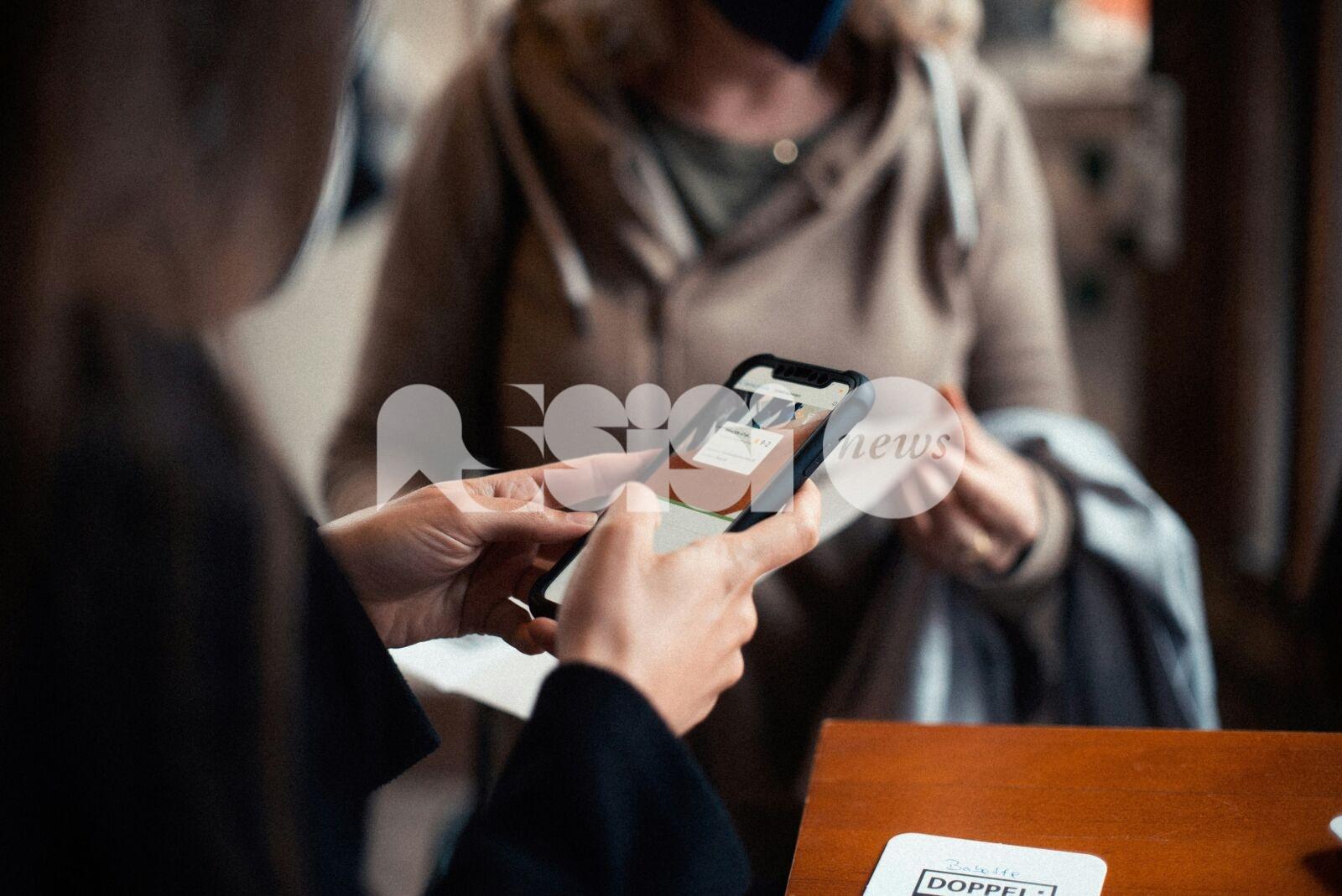 Il check-in è solo online e senza controllo dell'identità: una denuncia ad Assisi