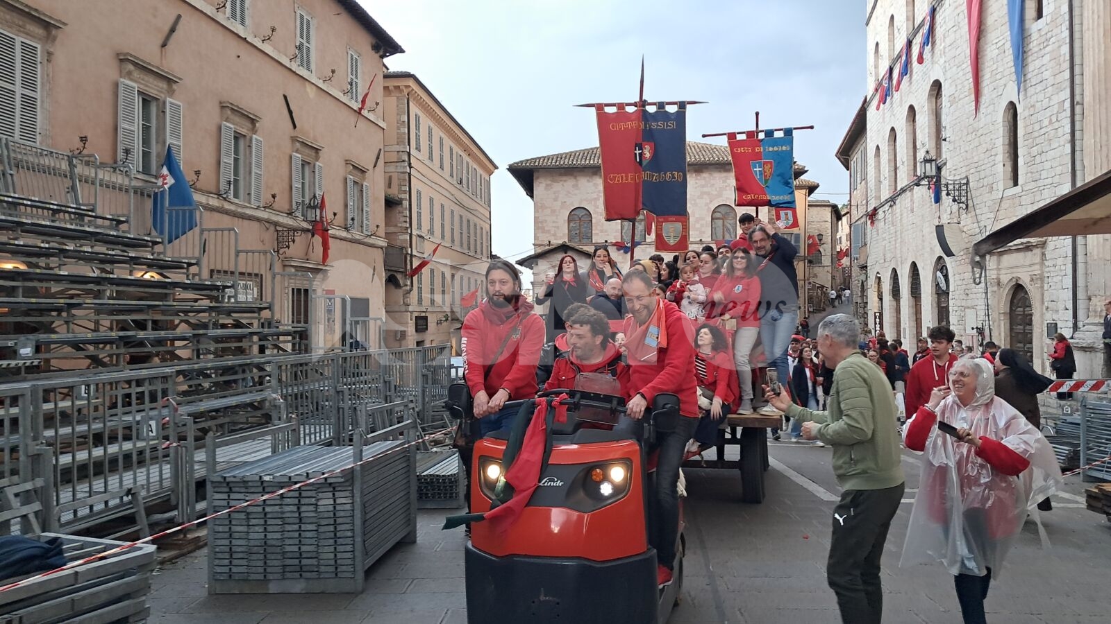 La Magnifica Parte de Sotto in festa dopo la vittoria al Calendimaggio (foto e video)