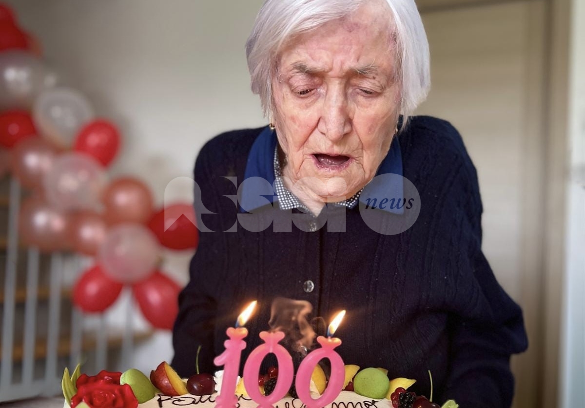 Laura Aisa compie 100 anni e festeggia con nove nipoti e sette pronipoti