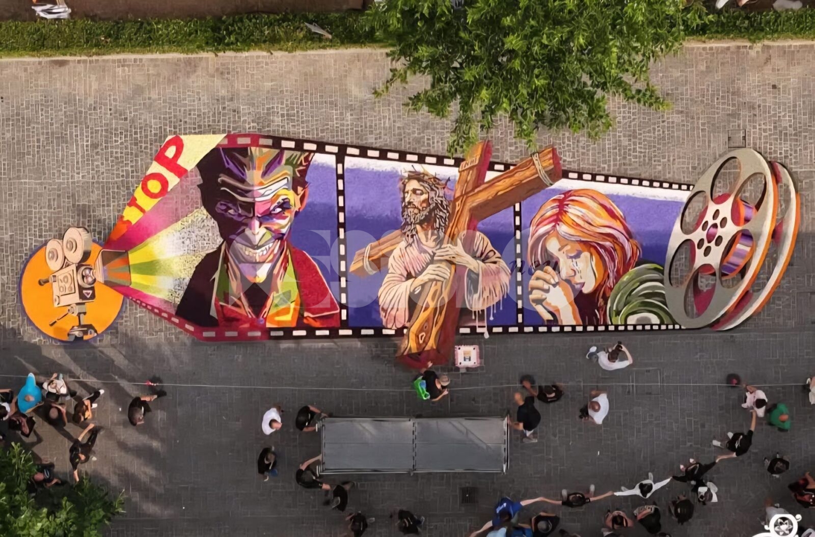 Infiorate di Spello 2025, il gruppo Aisa vince con l’infiorata “Disarmare le parole”