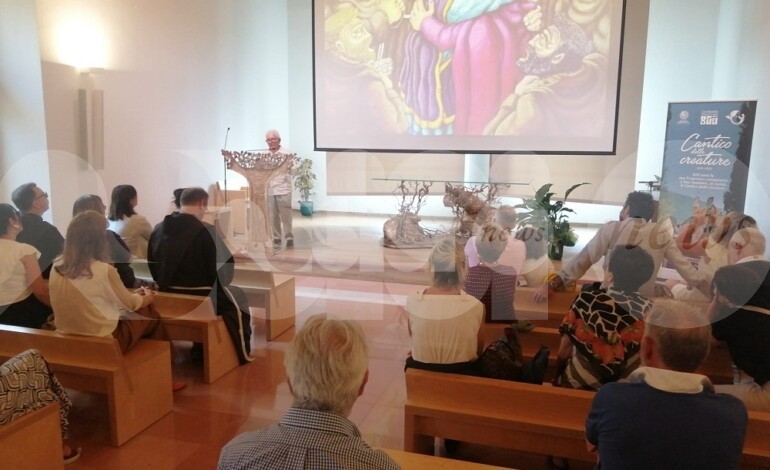 Al Santuario di San Damiano inaugurata la mostra “Gino Covili – Il grido delle Creature” (foto)