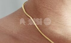 Furto con strappo: ruba la collana a un anziano, denunciata