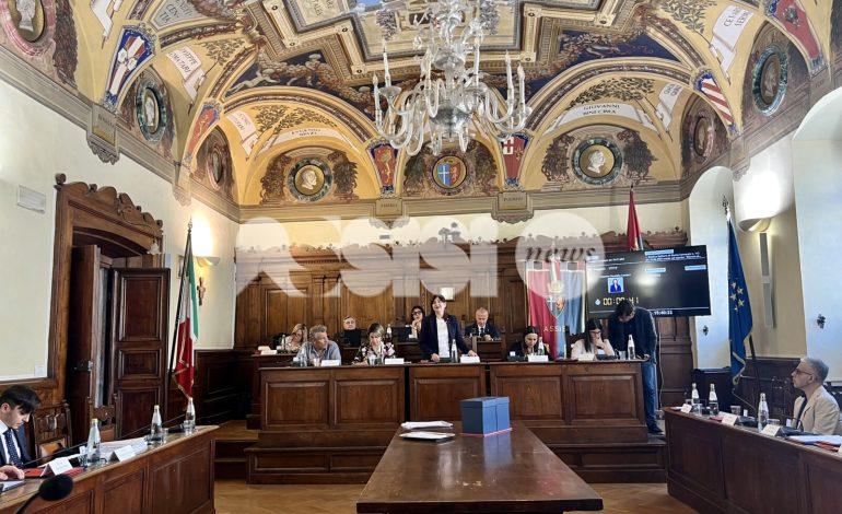 Bilancio di previsione finanziario 2025-2027, ad Assisi approvati equilibri e assestamento