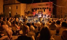 Cambio Festival 2025 chiude con una doppia data in trasferta a Villa Fidelia di Spello