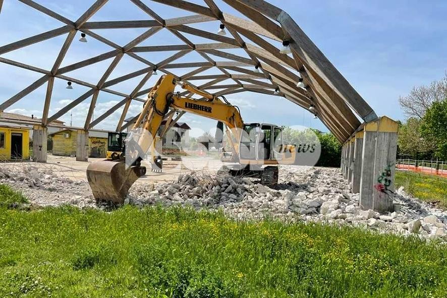 Impianti sportivi, a Bastia si punta su tensostruttura e palazzetto intercomunale